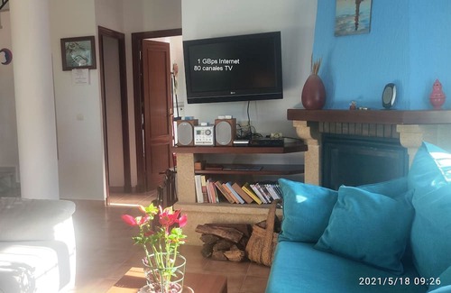 Chipiona House | Corner semi-detached house on the beachfront