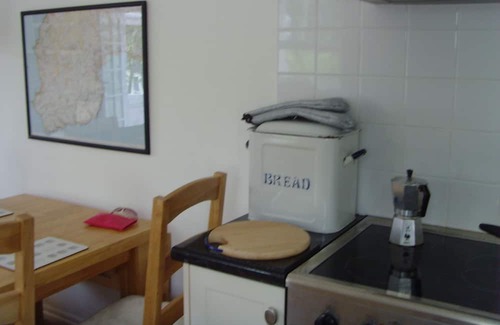 Mousehole Cottage | Attractive Comfortable Cottage Sleeps 4 Paking Garden Wifi Pet friendly