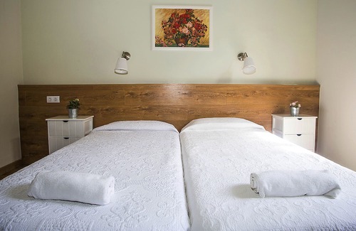 El Poble-sec Apartment | Special offer Elegant apartment in Paralel for 10 guests.