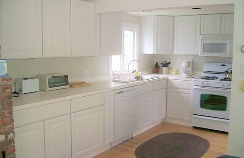 New Harbor House | Dalton Cottage on Coast of Maine with Spectacular Views & Crashing Surf