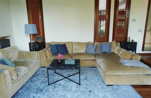 Gelves Villa | Villa Jardines Pool-10 Minutes Seville Center-Free Wifi-Air Conditioning