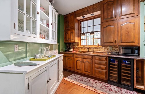 Cornwall House | West Point Villa - Jacuzzi Pool BBQ Games Pets