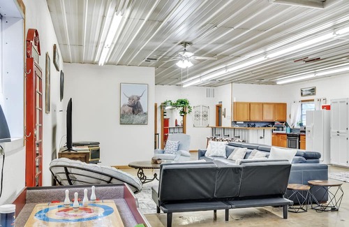 Stillwater House | Huge Game-room Style Barndo 1 Bedroom Farmhouse