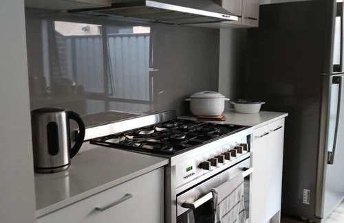 Cranbourne North Apartment | 3 rooms Prime location property 50% discount on all the bookings
