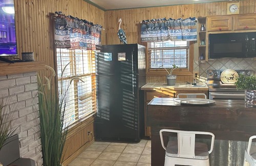 Pottsboro House | Charming 2-bedroom house with WiFi and AC with private drive and insulated shop.