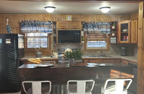 Pottsboro House | Charming 2-bedroom house with WiFi and AC with private drive and insulated shop.