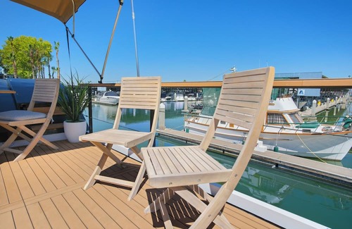 Sausalito Boat Rental | Charming house boat with 2 bedrooms and WiFi, AC in brilliant Sausalito