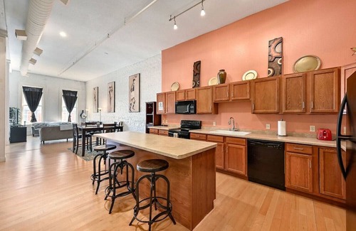 Westown Apartment | 3rdSt Entertainment Dist Downtown MKE Fiserv Forum