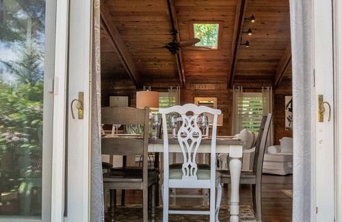 Rehoboth by the Sea Cottage | FULLY RENOVATED COTTAGE, BLOCK TO BEACH! 4 bed/3.5 bath-Sleeps 11, Dog Friendly!