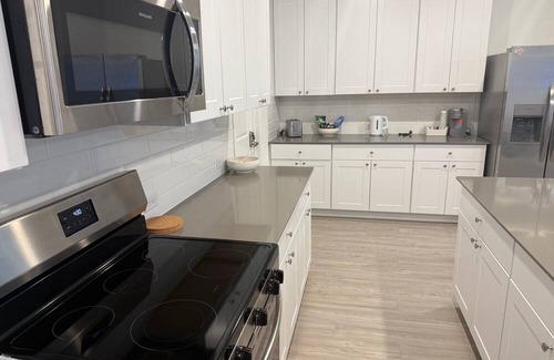 Southside House | Extremely Clean 3 bedroom house with AC & WiFi in San Antonio close to downtown!
