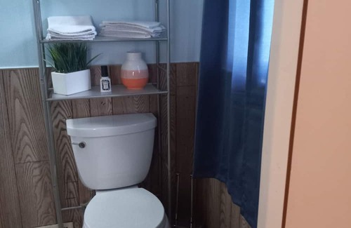 Waukegan Apartment | Enjoyable 1-bedroom apartment in Historical Waukegan. IL with Wi-Fi.