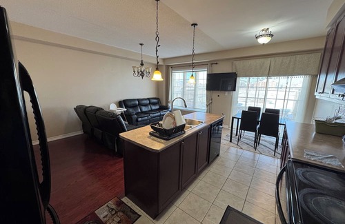 Halton Regional Municipality House | Cozy & Fully Furnished 3-Bedroom Home – Perfect for Short Stays!