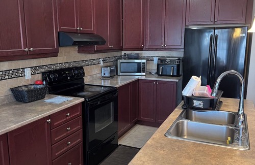 Halton Regional Municipality House | Cozy & Fully Furnished 3-Bedroom Home – Perfect for Short Stays!