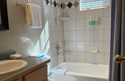 Four O'Clock Resort | Breckenridge 2 bedroom resort sleeps 8 ski-in ski-out with all the amenities!
