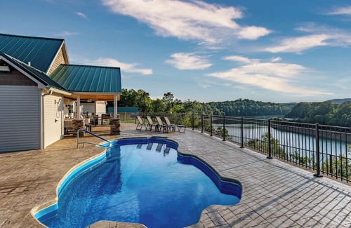 Burnside House | 4-bedroom house in welcoming Burnside with AC, WiFi. Enjoy your stay