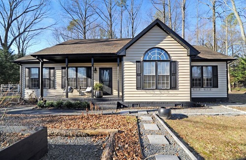 Milton House | Tranquil Modern Oasis near local beaches w/gym, office, fire pit. Pet friendly!