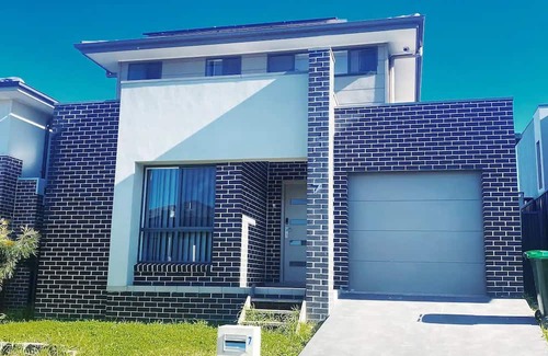 Kellyville House | Kellyville Adorable 5 Br Home near Parks & Shops