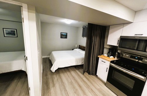 Northwest Calgary House | Amazing Location! 2 Bedroom Entire Basement Guest Suite - 8 min to YYC airport