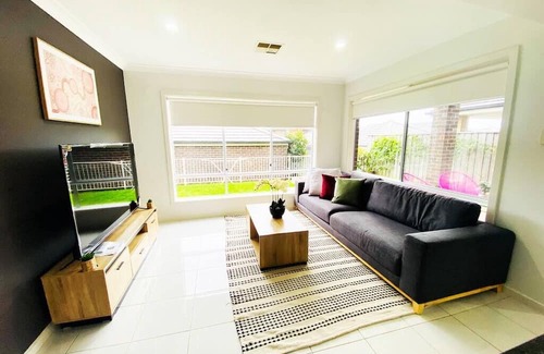 Kellyville House | Kellyville 5Br-Closed to Shops, Parks and School