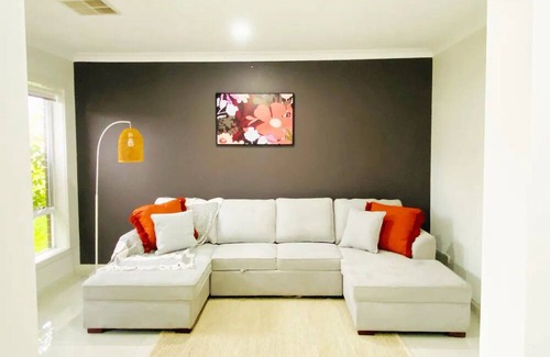 Kellyville House | Kellyville 5Br-Closed to Shops, Parks and School