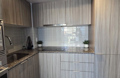 Bay Cloverhill Condo | Luxurious City Retreat with Stunning Views, Modern Amenities & Prime Location!nn