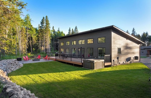 Wasagaming Cabin | Luxury Clear Lake Cabin at Elkhorn Residence