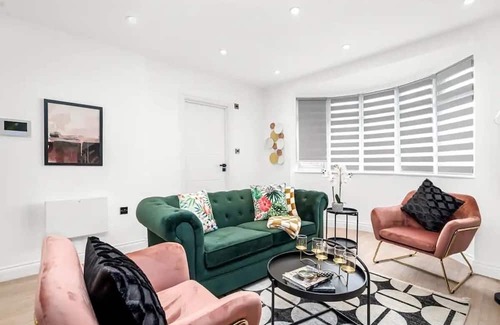 Uxbridge South Apartment | Stylish and cozy flat near Heathrow
