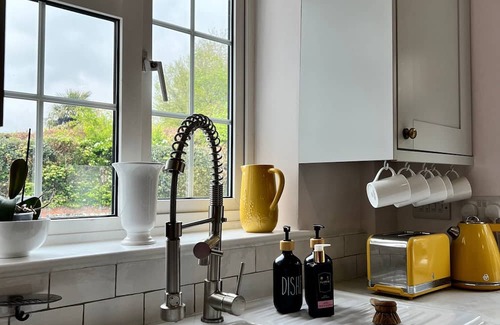 Oakley House | Cottage in Basingstoke