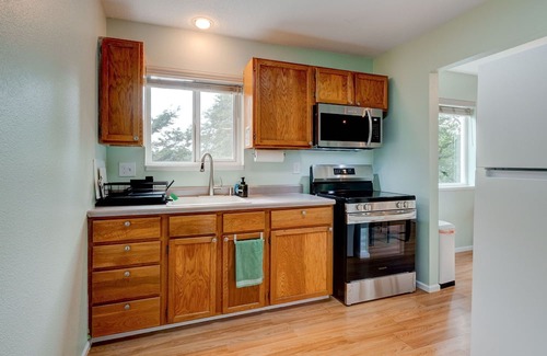 Battle Ground House | River's Edge, Cozy Guest House By The River