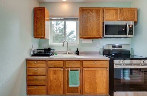 Battle Ground House | River's Edge, Cozy Guest House By The River