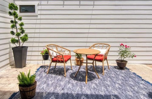South Central Houston Apartment | Rosewood Flats Sleeps up to 36