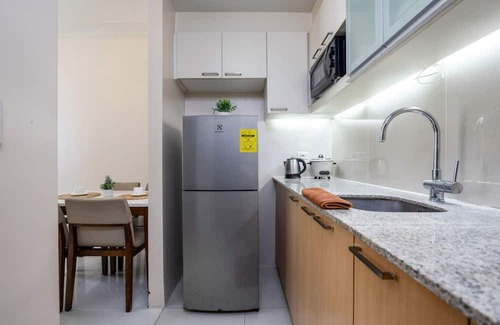 Lapu-Lapu Apartment | Furnished 1BR | Amenity View, WiFi, Netflix, Pool and Beach