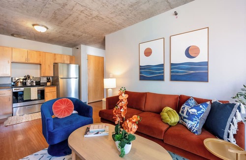 The Loop Apartment | Downtown 2bd #6 +Gym near Park, Lake, Museums