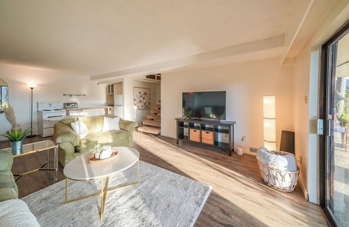 District of North Vancouver Cabin | The Beachfront Cabin at Belcarra