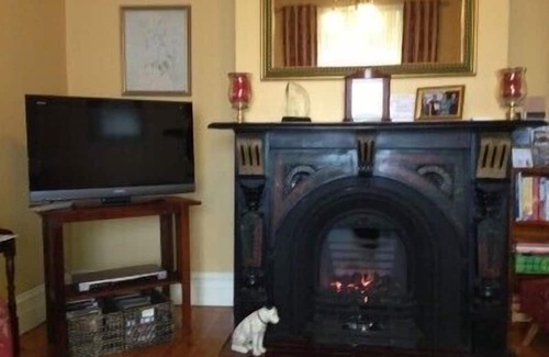 Kyneton House | Weekly Stay at Isabella minimum Kyneton