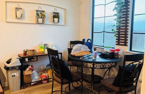 Clear Lake House | Comfy room near lake with shared amenities