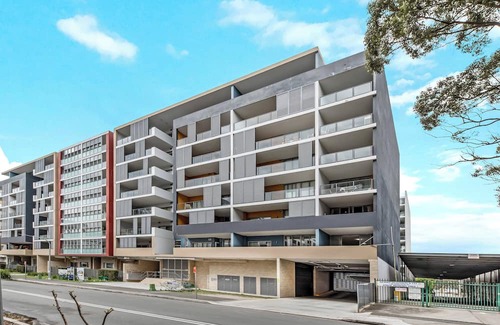 Wolli Creek Apartment | MetaWise Modern 2Bed Easy Airport Train Access