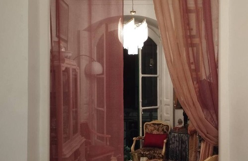 Valladolid City Centre Apartment | Spectacular Room With Balcony In The City Centre