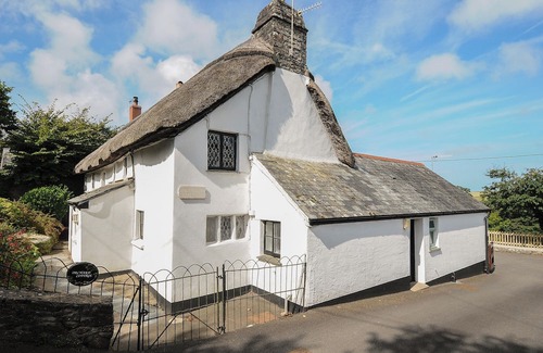 Hartland Cottage | ORCHARD COTTAGE, pet friendly, character holiday cottage in Hartland