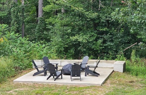 Tamworth House | NEW! Relax&Play: HotTub/FirePit/Game Room Paradise