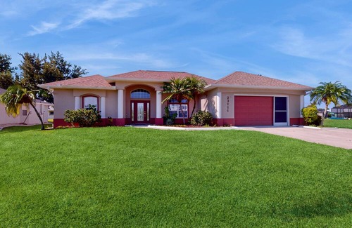 Port Charlotte House | Dog friendly house with private pool, lanai, and internet