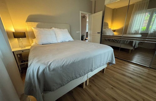 Tornesch Villa | Extravagant family home with parking, fireplace & garden - pet-friendly