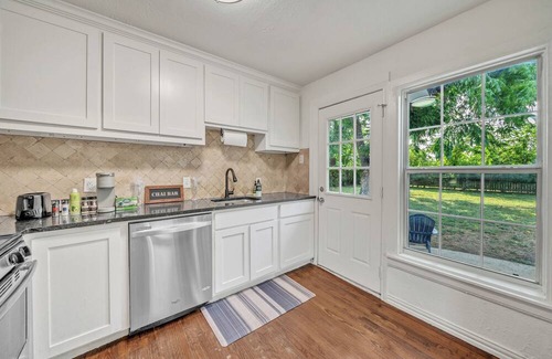 Westcliff House | Entire furnished house less than 1 mile to TCU!