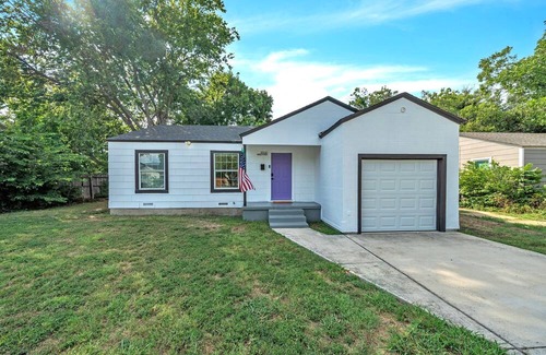 Westcliff House | Entire furnished house less than 1 mile to TCU!