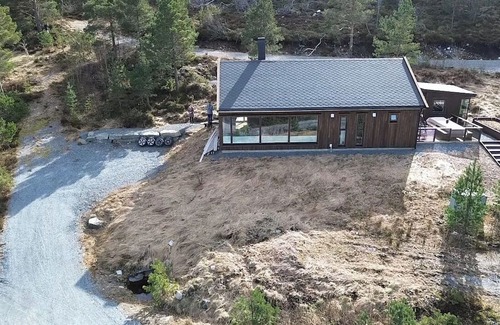 Aure Cabin | Koslig ny Hytte ved Havet