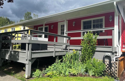 Sardis Cabin | Peaceful Cabin with beautiful mountain views.