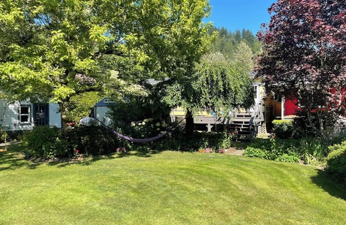 Sardis Cabin | Peaceful Cabin with beautiful mountain views.