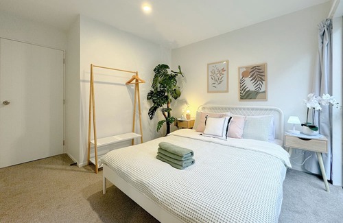 Mount Wellington Bed & Breakfast | One-Bedroom En Suite in Sylvia Park
