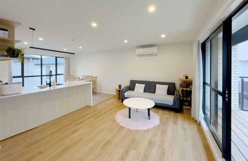 Mount Wellington Bed & Breakfast | One-Bedroom En Suite in Sylvia Park