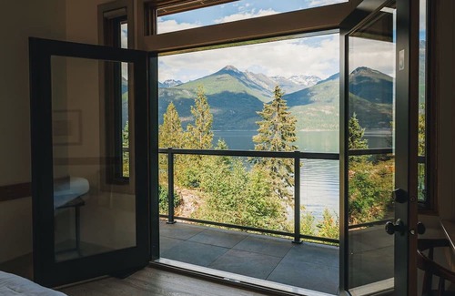 Kaslo Resort | The Sentinel – Your Destination for Soul Relaxation, Steps From Kootenay Lake!